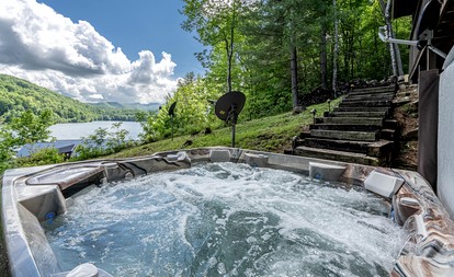 Amazing Lakefront Cabin Perfect for Groups in Topton, North Carolina - Topton, North Carolina - glamping.directory