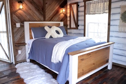 Luxury Lakeview Treehouse with Hot Tub and Private Dock Near Lake Malone, Kentucky - Lewisburg, Kentucky - glamping.directory
