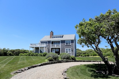 Grand Vacation Rental with 180-Degree Ocean Views on Nantucket, Massachusetts - Nantucket, Massachusetts - glamping.directory