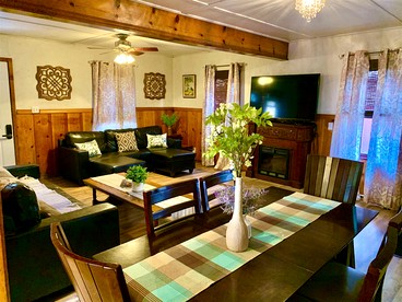 Pet Friendly Cabin with WiFi and Fireplace, Perfect for a Cozy Weekend at Big Bear Lake - Big Bear Lake, California - glamping.directory