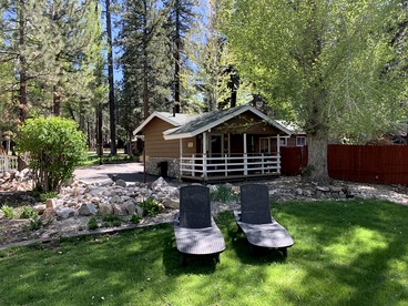 Pet Friendly Cabin with WiFi and Fireplace, Perfect for a Cozy Weekend at Big Bear Lake - Big Bear Lake, California - glamping.directory
