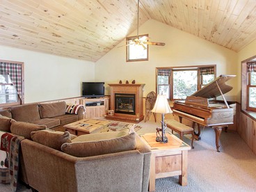 Lakefront Luxury Cabin with Private Beach near Bemidji, Minnesota - Nevis, Minnesota - glamping.directory