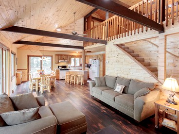 Lakefront Luxury Cabin with Private Beach near Bemidji, Minnesota - Nevis, Minnesota - glamping.directory