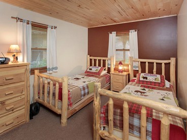 Lakefront Luxury Cabin with Private Beach near Bemidji, Minnesota - Nevis, Minnesota - glamping.directory