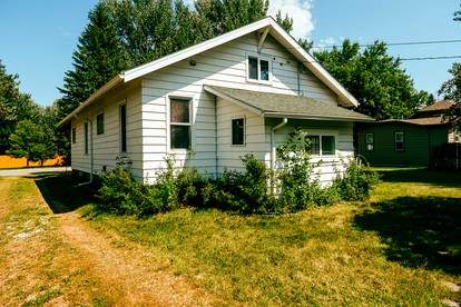 Vintage Cabin Perfect for Families and Outdoor Activities in Ranchester, Wyoming - glamping.directory