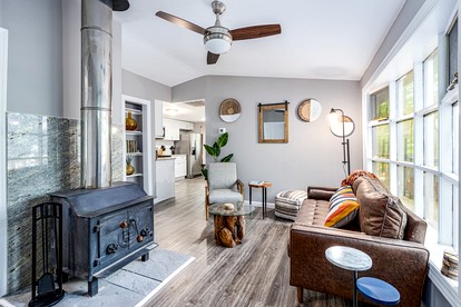 Charming Dog-Friendly Cabin with Hot Tub and Fire Pit - Pond Access Makes This the Perfect Cabin for Your Fishing Getaway in Berkeley Springs, WV - Berkeley Springs , West Virginia - glamping.directory