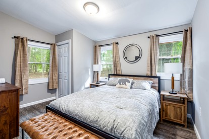 Charming Dog-Friendly Cabin with Hot Tub and Fire Pit - Pond Access Makes This the Perfect Cabin for Your Fishing Getaway in Berkeley Springs, WV - Berkeley Springs , West Virginia - glamping.directory