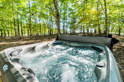 Charming Dog-Friendly Cabin with Hot Tub and Fire Pit - Pond Access Makes This the Perfect Cabin for Your Fishing Getaway in Berkeley Springs, WV - Berkeley Springs , West Virginia - glamping.directory