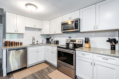 Charming Dog-Friendly Cabin with Hot Tub and Fire Pit - Pond Access Makes This the Perfect Cabin for Your Fishing Getaway in Berkeley Springs, WV - Berkeley Springs , West Virginia - glamping.directory