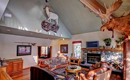 Enormous Cabin Retreat for Large Groups near Breckenridge, Colorado - Breckenridge, Colorado - glamping.directory