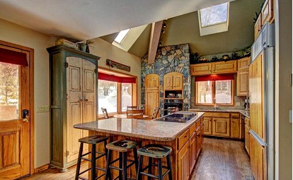 Enormous Cabin Retreat for Large Groups near Breckenridge, Colorado - Breckenridge, Colorado - glamping.directory