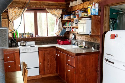 Lovely Cabin Rental with an Antique Iron Tub near Nathrop, Colorado - Buena Vista, Colorado - glamping.directory