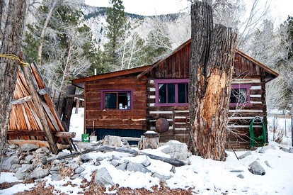 Lovely Cabin Rental with an Antique Iron Tub near Nathrop, Colorado - Buena Vista, Colorado - glamping.directory