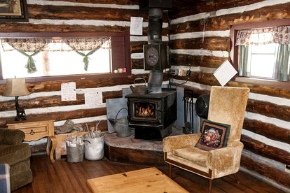 Lovely Cabin Rental with an Antique Iron Tub near Nathrop, Colorado - Buena Vista, Colorado - glamping.directory