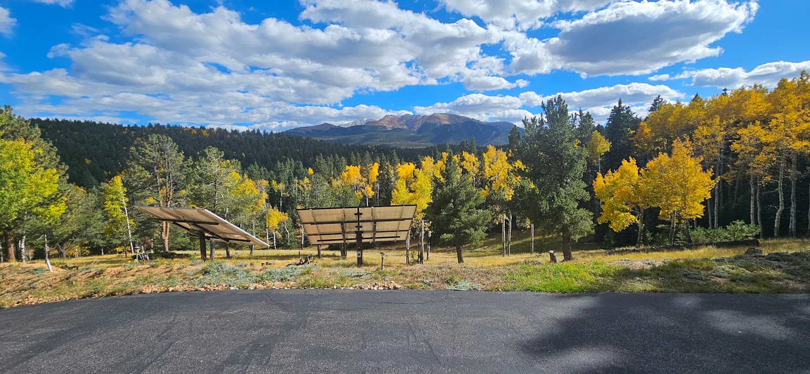 Crystola Creek under Pikes Peak - glamping.directory