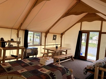 Cozy and Warm Safari Tent Rental in Seward, Alaska with Beautiful Views - The Perfect Romantic Mountain Getaway - Seward, Alaska - glamping.directory