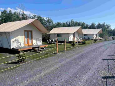 Cozy and Warm Safari Tent Rental in Seward, Alaska with Beautiful Views - The Perfect Romantic Mountain Getaway - Seward, Alaska - glamping.directory