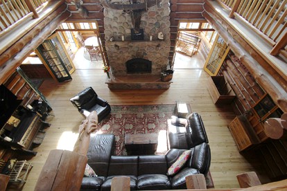 Gorgeous Wooden Lodge in a Forest near Blue Mounds, Wisconsin - Blue Mounds, Wisconsin - glamping.directory