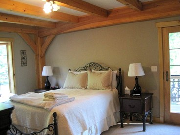 Spacious Cabin Rental for Perfect for a Group Getaway to Fish Creek, Wisconsin - Fish Creek, Wisconsin - glamping.directory