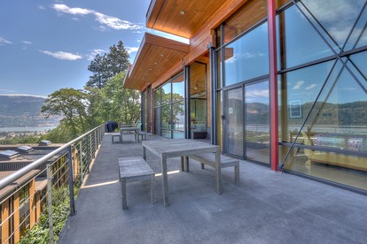 Elegant Six-Bedroom Retreat with Panoramic Columbia River Gorge Views in Hood River, Oregon - Hood River , Oregon - glamping.directory
