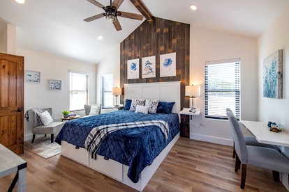 Couples Glamping Cabin for a Romantic Escape near Magnolia - Elm Mott, Texas - glamping.directory
