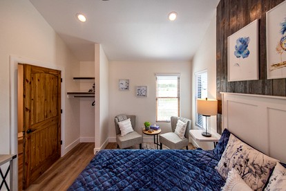 Couples Glamping Cabin for a Romantic Escape near Magnolia - Elm Mott, Texas - glamping.directory