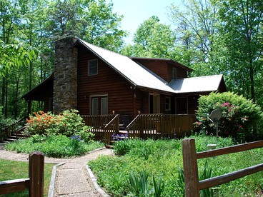 Spacious Mountain Cabin Rental with Wood Stoves near Hendersonville, North Carolina - Cedar Mountain, North Carolina - glamping.directory