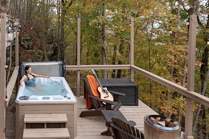 Elegant Family-Friendly Dome with Outdoor Shower, Jacuzzi and Views in Tennessee - Altamont, Tennessee - glamping.directory