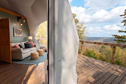 Elegant Family-Friendly Dome with Outdoor Shower, Jacuzzi and Views in Tennessee - Altamont, Tennessee - glamping.directory
