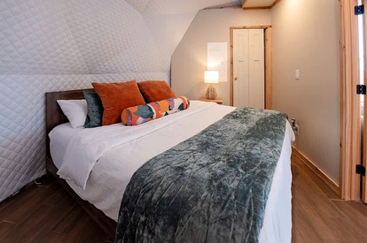 Elegant Family-Friendly Dome with Outdoor Shower, Jacuzzi and Views in Tennessee - Altamont, Tennessee - glamping.directory