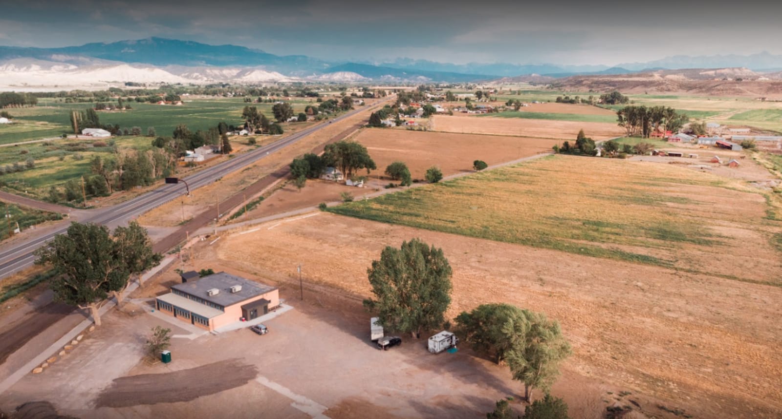 Coworking Space with Mountain Views - glamping.directory