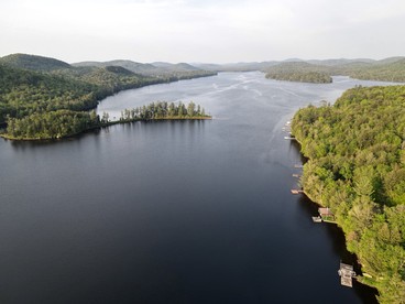 Amazing Lakeside Cabin in the Adirondacks for a Peaceful Getaway by Big Moose Lake, New York - Eagle Bay, New York - glamping.directory