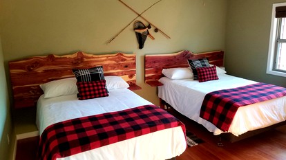 Arkansas River Paradise: Cabin with Large Deck Overlooking Breathtaking Views - Calico Rock, Arkansas - glamping.directory