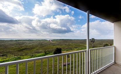 Spacious Beach Rental with Lovely Ocean Views near Corpus Christi, Texas - Port Aransas, Texas - glamping.directory