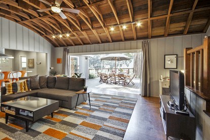 Stunning Cottage with Hot-tub in Guerneville, California - Guerneville, California - glamping.directory