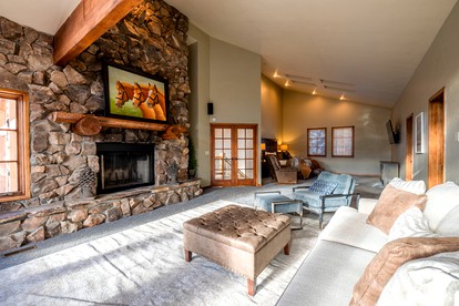 Elegant Mountain Getaway with Stunning Views, Hot Tub, and Cozy Fireplace in Park City, Colorado - Park City, Utah - glamping.directory