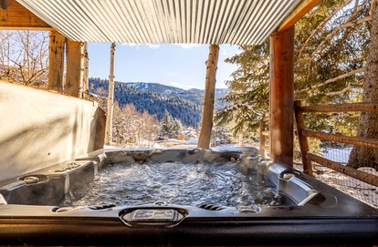 Elegant Mountain Getaway with Stunning Views, Hot Tub, and Cozy Fireplace in Park City, Colorado - Park City, Utah - glamping.directory