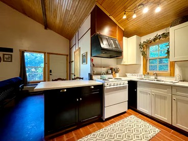 Sweet Spacious Loft Perfect for Outdoor and Nature Lovers in Arkansas - Boles, Arkansas - glamping.directory