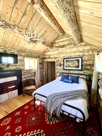 Serene Western Cabin with 23 Private Acres & Stargazing Near Zion National Park, Mount Carmel, Utah - Mount Carmel, Utah - glamping.directory