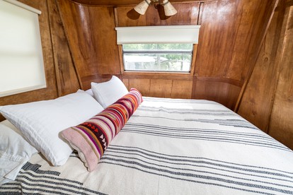 Gorgeous Secluded Vacation Rental with Luxury Amenities near Austin, Texas - Elgin, Texas - glamping.directory