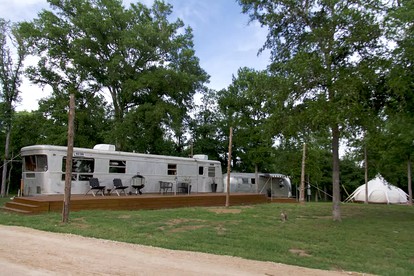 Gorgeous Secluded Vacation Rental with Luxury Amenities near Austin, Texas - Elgin, Texas - glamping.directory