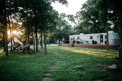Gorgeous Secluded Vacation Rental with Luxury Amenities near Austin, Texas - Elgin, Texas - glamping.directory