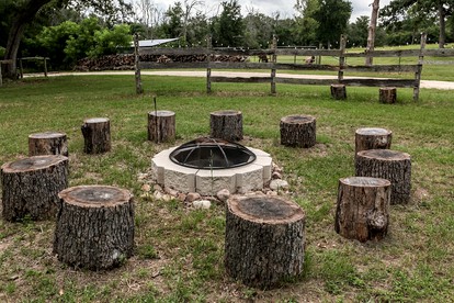 Gorgeous Secluded Vacation Rental with Luxury Amenities near Austin, Texas - Elgin, Texas - glamping.directory