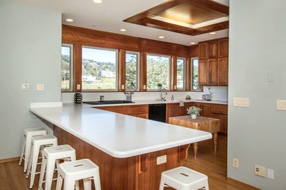 Fantastic Beach House with Barbecue, Hiking Trails and Beach Access in Half Moon Bay, California - Half Moon Bay, California - glamping.directory