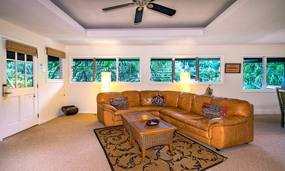 Colorful Elevated Cabin with Wi-Fi near Anini Beach, Kauai, Hawaii - Wainiha, Hawaii - glamping.directory