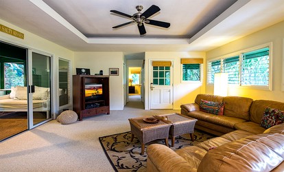 Colorful Elevated Cabin with Wi-Fi near Anini Beach, Kauai, Hawaii - Wainiha, Hawaii - glamping.directory