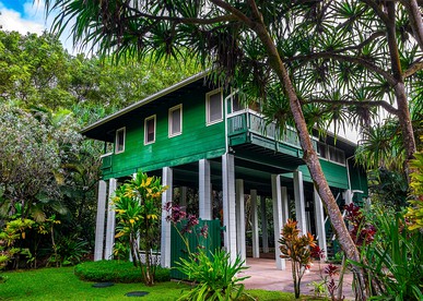 Colorful Elevated Cabin with Wi-Fi near Anini Beach, Kauai, Hawaii - glamping.directory