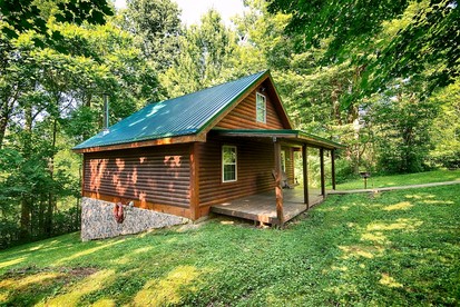 Rustic Cabin with Jacuzzi Surrounded by Nature in Ohio - glamping.directory