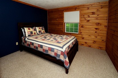 Rustic Cabin with Jacuzzi Surrounded by Nature in Ohio - Rockbridge, Ohio - glamping.directory