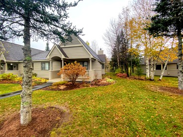 Charming Cabin Rental Ideal for New Hampshire Glamping near Mt. Washington - glamping.directory